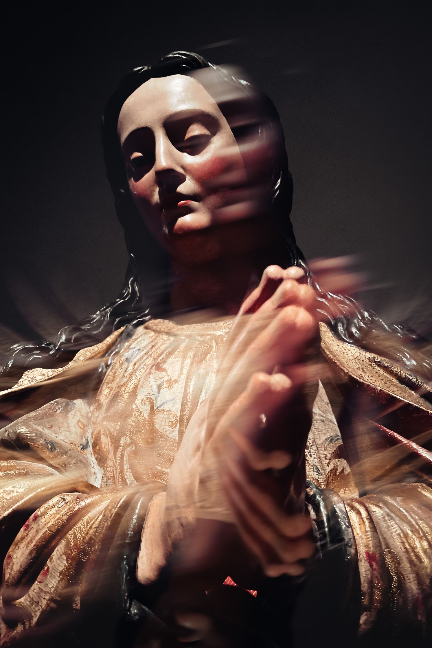 a blurry image of a statue of the virgin mary