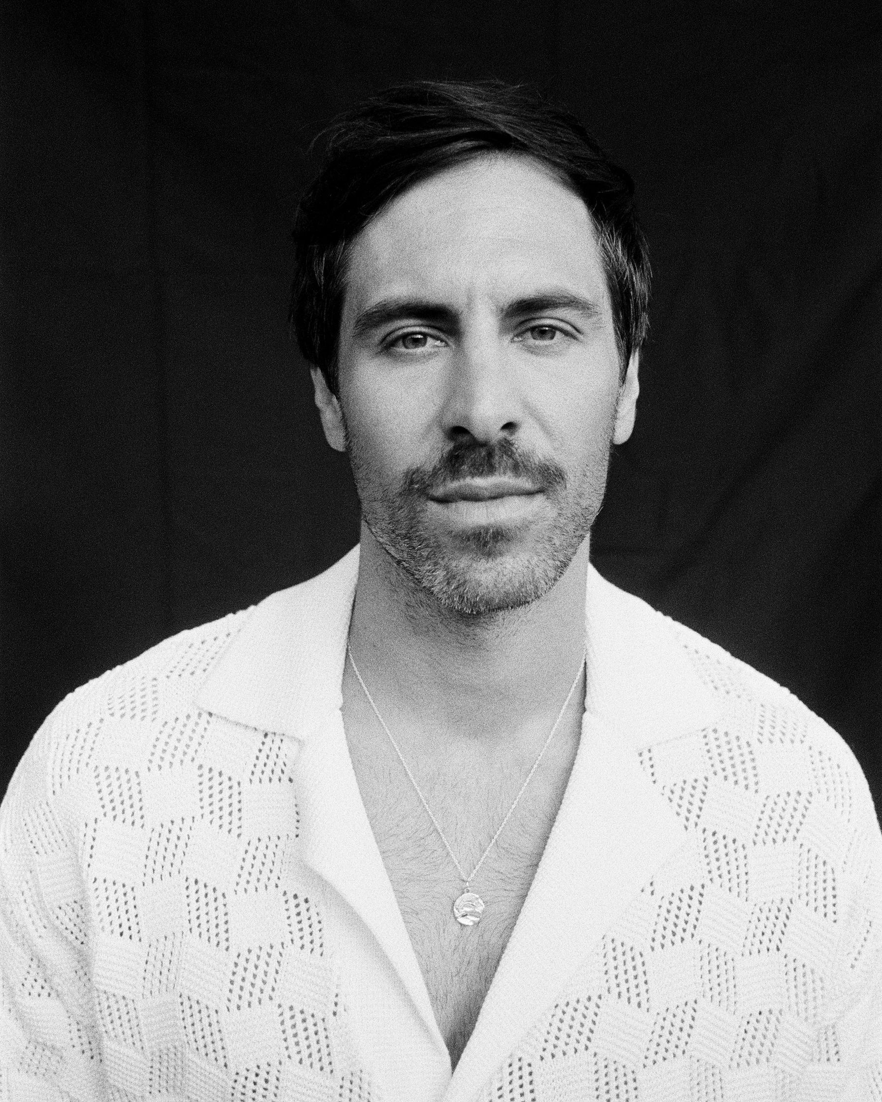 a black and white photo of Max Giesinger photographed by advertising photographer Martin Kula